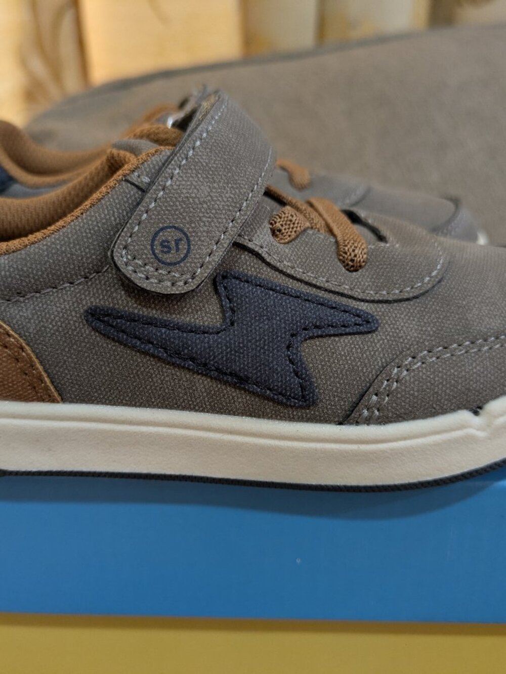 Munchkin by Stride Rite Boy's Maxwell Grey Sneakers 9M (Little Boy) New in Box